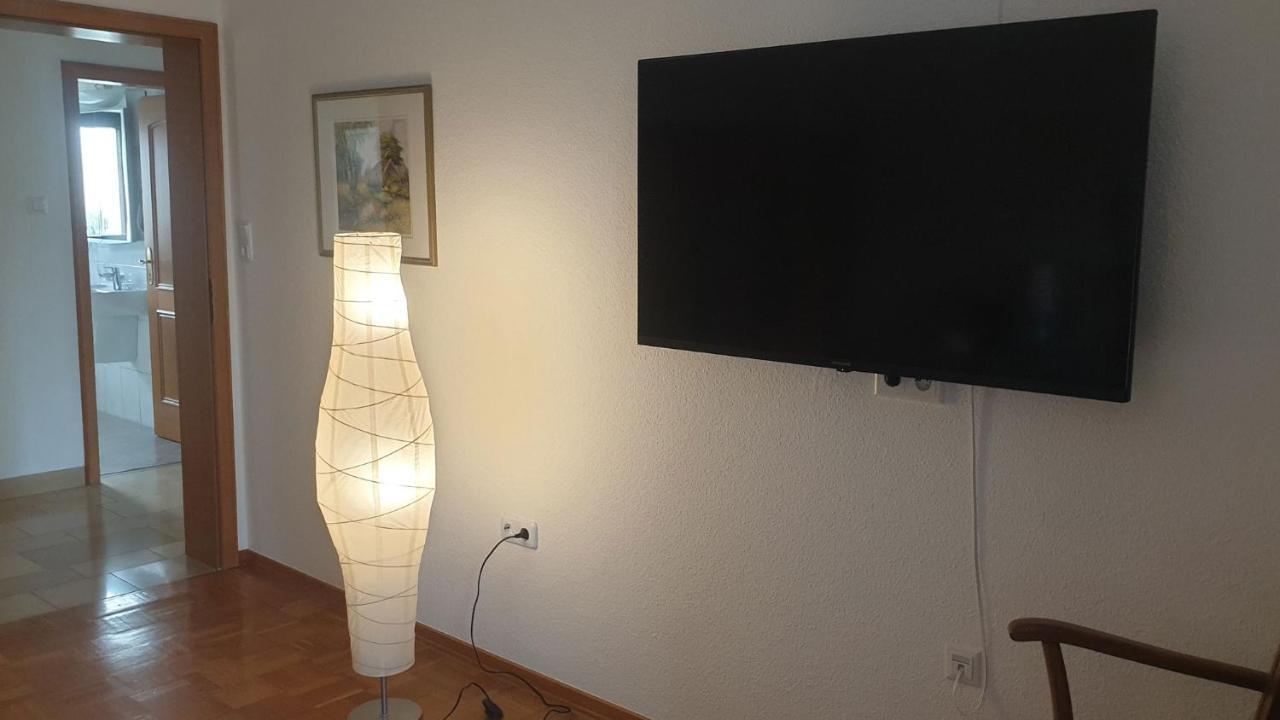Ferienwohnung Mit Terrasse, Kostenloses Wlan, Parkplatz Bad Oeynhausen Exterior photo