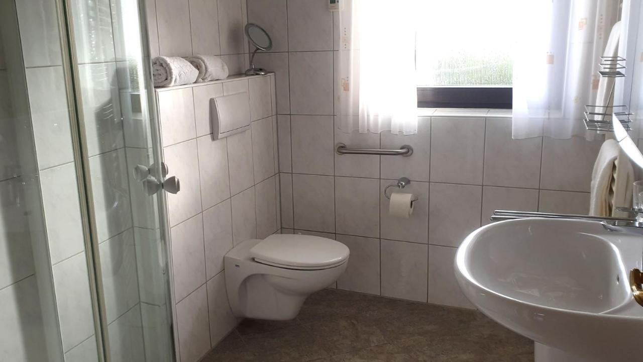 Ferienwohnung Mit Terrasse, Kostenloses Wlan, Parkplatz Bad Oeynhausen Exterior photo
